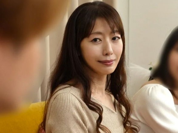 【嫁の母】夫婦喧嘩の仲裁に来た52歳美熟女義母の色気に欲情する娘婿…迫られたエロ美魔女おばさんが近親相姦でNTR不倫堕ちの画像