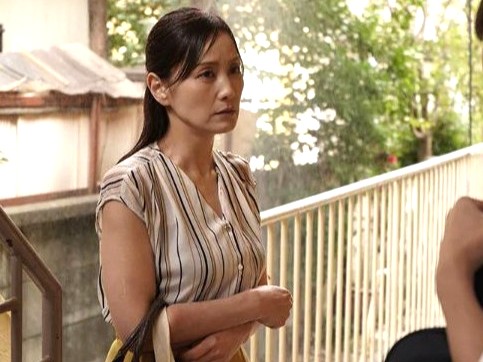 【熟女レイプ】女手一つで育てた娘の彼氏に強引に犯されたエロ巨乳美熟女お母さん…無理やり中出しされた快楽で寝取られメス堕ちの画像